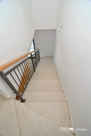 Luxuriöse Neubauvilla mit Panoramablick auf das Meer und die Altstadt von Budva